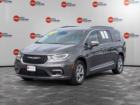 Used 2022 Chrysler Pacifica Limited AWD/4WD image 1