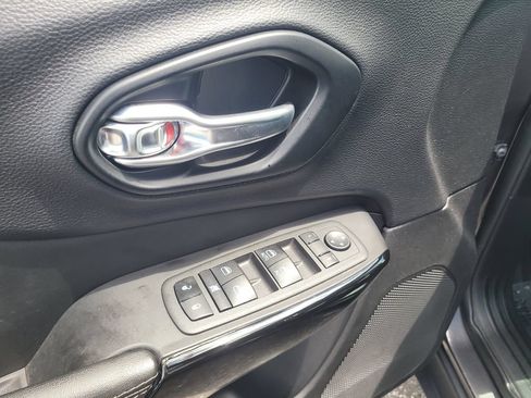 Used 2023 Jeep Cherokee Altitude Lux AWD/4WD image 19