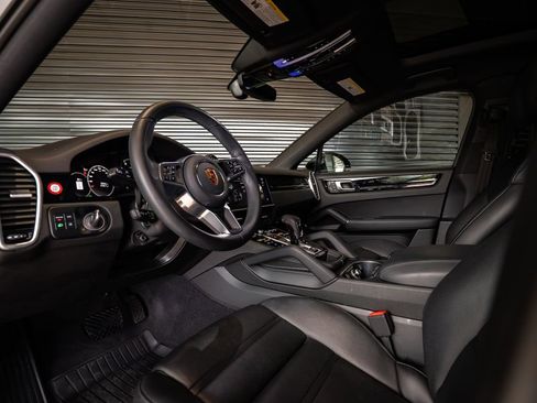 Certified 2023 Porsche Cayenne Coupe AWD/4WD image 4