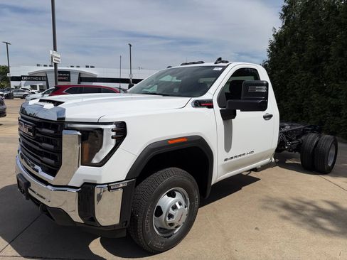 New 2026 GMC Sierra 3500 Pro w/ Convenience Package AWD/4WD image 6