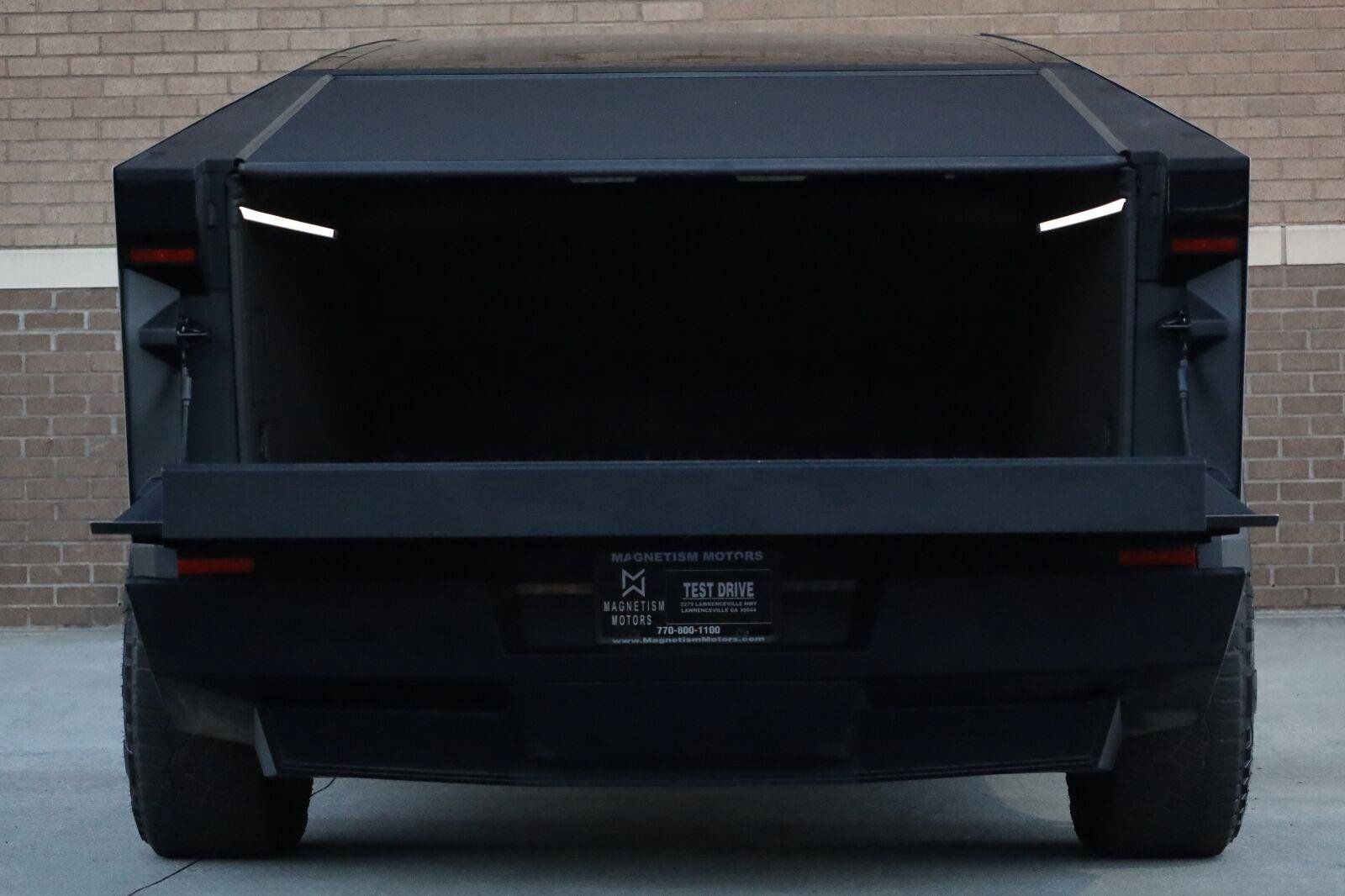 Used 2024 Tesla Cybertruck AWD Crew Cab image 13