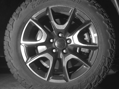Used 2025 Jeep Compass Trailhawk AWD/4WD image 13