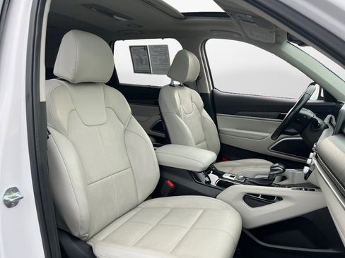 Used 2023 Kia Telluride EX w/ EX Captain's Chair Package image 9