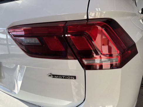 Used 2024 Volkswagen Tiguan SE image 17