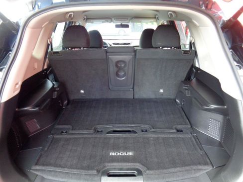 Used 2015 Nissan Rogue SV w/ SV Premium Package FWD image 11