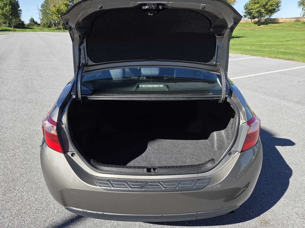 Used 2019 Toyota Corolla LE FWD image 12