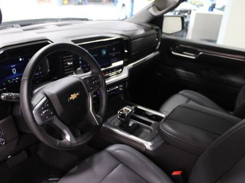 Used 2025 Chevrolet Silverado 1500 LTZ AWD/4WD image 47