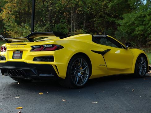 Used 2025 Chevrolet Corvette Z06 w/ Chrome Exterior Badge Package image 26