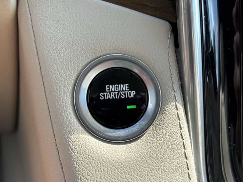 Used 2019 Cadillac Escalade ESV Luxury AWD/4WD image 17