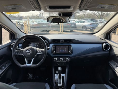 Used 2025 Nissan Versa SV image 29