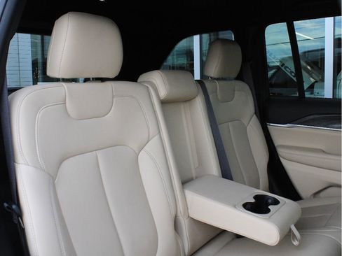 Used 2023 Jeep Grand Cherokee Limited image 29