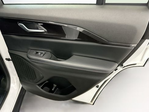 Used 2023 Jeep Grand Cherokee Altitude image 32