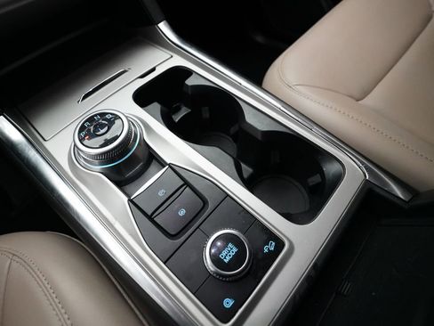 Used 2023 Ford Explorer XLT w/ Equipment Group 202A image 18