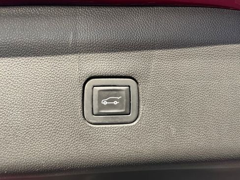 Used 2020 Buick Enclave Essence w/ LPO, Touring Package image 24