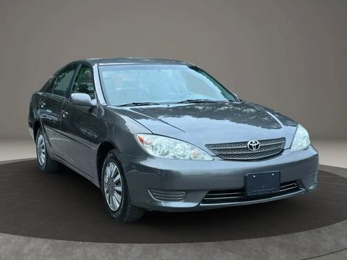 Used 2005 Toyota Camry LE image 3