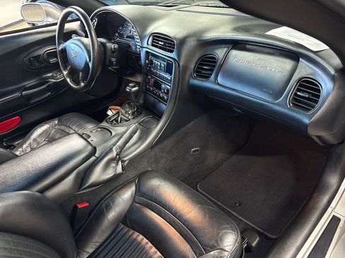 Used 2004 Chevrolet Corvette Coupe w/ Preferred Equipment Group image 40