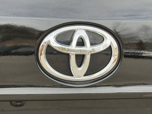 Used 2021 Toyota Highlander XLE image 12