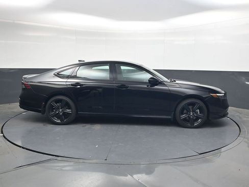 Used 2024 Honda Accord Sport image 3