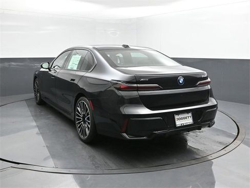 New 2025 BMW 750e xDrive w/ Premium Package image 8