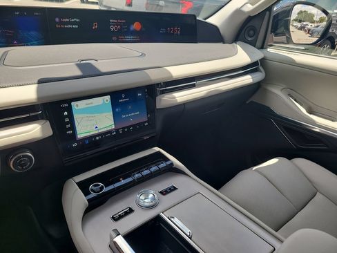 Used 2026 Lincoln Navigator Premiere AWD/4WD image 22