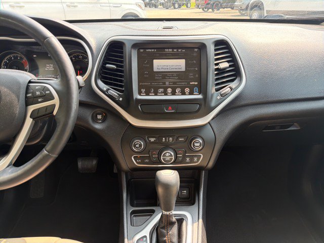 Used 2017 Jeep Cherokee Limited FWD image 17