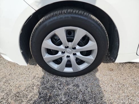 Used 2025 Toyota Corolla LE FWD image 12