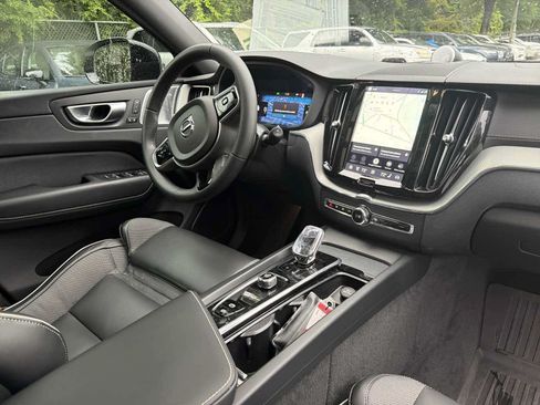 Used 2023 Volvo XC60 B5 Ultimate w/ Climate Package FWD image 19