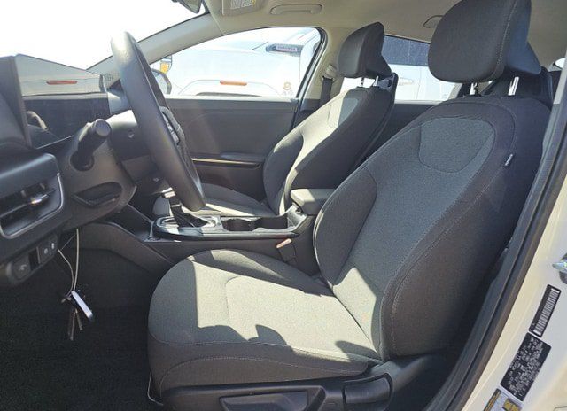 Used 2025 Kia K4 FWD image 10