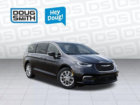 New 2026 Chrysler Pacifica Select image 5