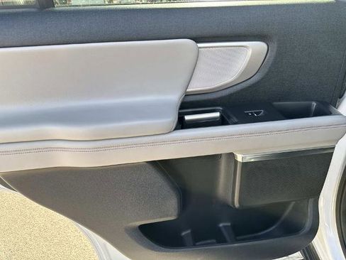 Certified 2025 Ford Expedition Active image 15