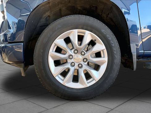 Used 2022 Chevrolet Silverado 1500 Custom w/ LPO, Dark Essentials Package AWD/4WD image 11