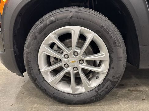 Used 2024 Chevrolet TrailBlazer LS w/ LS Convenience Package image 9