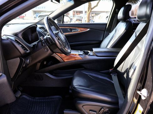 Used 2019 Lincoln Nautilus Reserve image 25