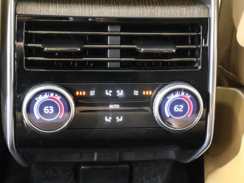 Used 2024 Land Rover Range Rover Long Wheelbase SE image 40