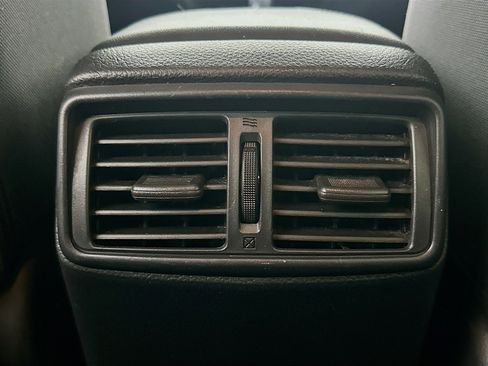 Used 2019 Nissan Rogue SV image 26