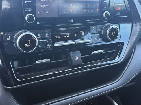 Used 2021 Toyota Highlander XSE image 24