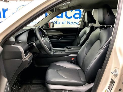 Certified 2024 Toyota Grand Highlander AWD Hybrid image 10