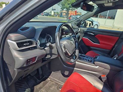 Used 2022 Toyota Highlander XSE image 11