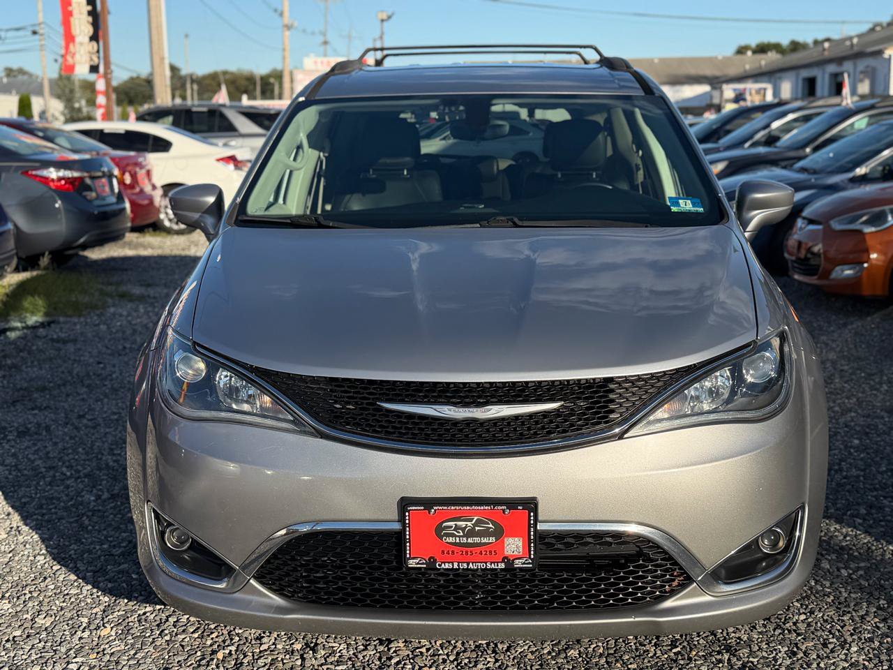 Used 2017 Chrysler Pacifica Touring-L FWD image 2