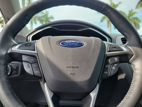 Used 2016 Ford Fusion Titanium FWD image 19