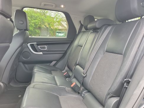 Used 2017 Land Rover Discovery Sport SE image 14