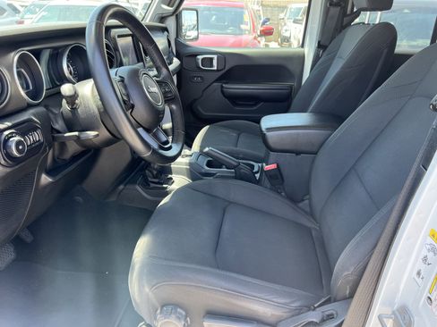 Used 2018 Jeep Wrangler Unlimited Sport S AWD/4WD image 12
