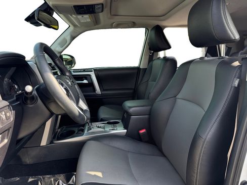 Used 2020 Toyota 4Runner SR5 Premium w/ Moonroof Package RWD image 9
