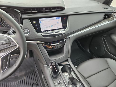 New 2025 Cadillac XT5 Sportv w/ LPO, Blue Accent Package image 25