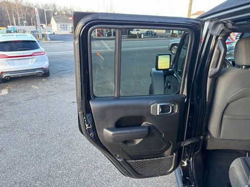 Used 2024 Jeep Wrangler Unlimited AWD/4WD image 17