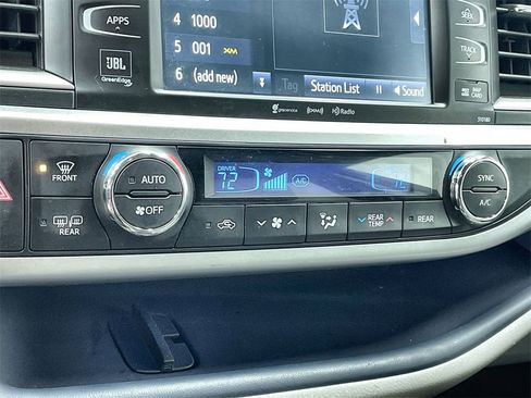 Used 2017 Toyota Highlander Limited Platinum w/ Carpet Mat Package image 26