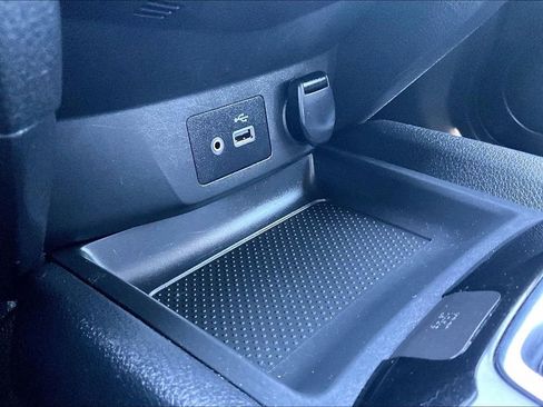 Used 2022 Nissan Rogue Sport S image 32