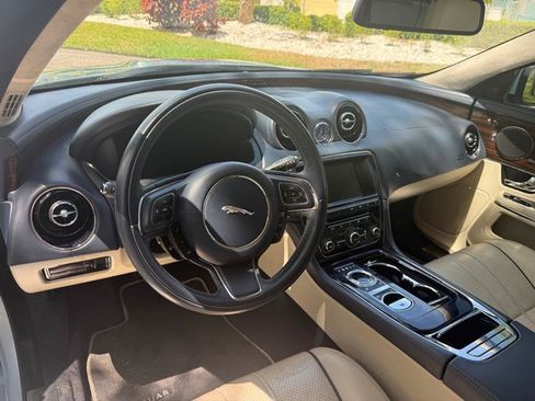 Used 2013 Jaguar XJ L Portfolio RWD image 11