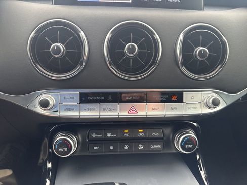 Used 2020 Kia Stinger GT1 AWD/4WD image 22