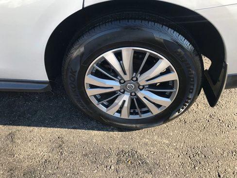 Used 2020 Nissan Pathfinder S image 42